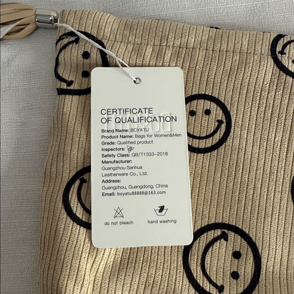 BOYATU Smiley Face Beauty Bag - Picture 8 of 8